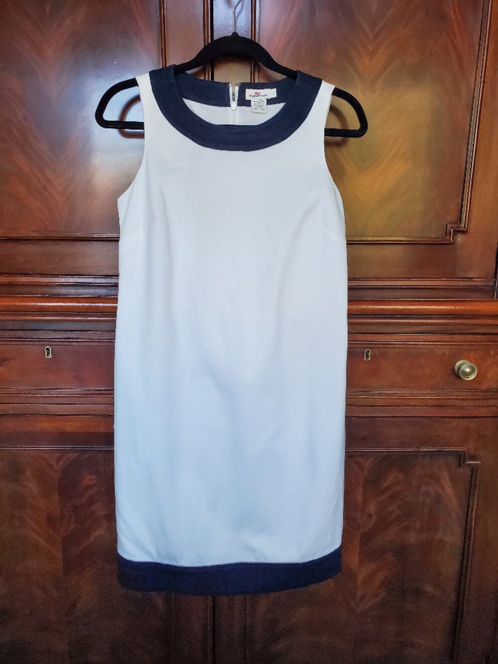 Vineyard Vines classic white with navy sheath dress size 2
